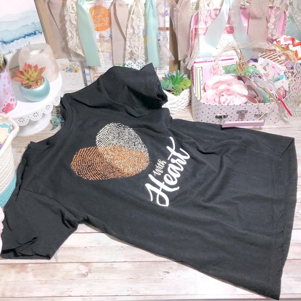 Fingerprint With Heart Black Short Sleeve T-Shirt Women’s Size Small Live Humbly